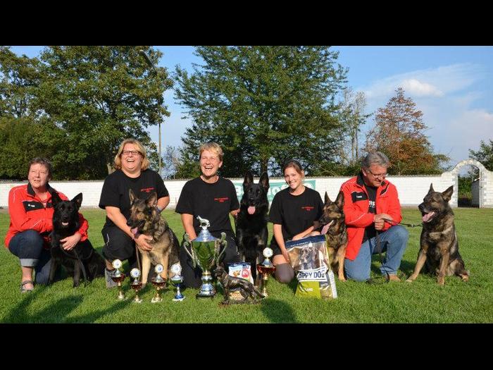 Der Schferhundeverein Lampertheim 1931 war in Worms erfolgreich und konnte den Wanderpokal ergattern.<br />
	Foto: privat