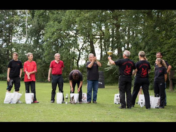 Bei der Siegerehrung durften sich die Zchter ber jede Menge Preise freuen.	Foto: Hundeverein